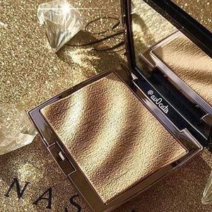 ✨Anastasia Amrezy Highlighter